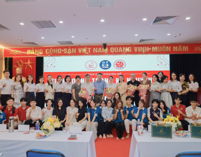 Khoa Quản trị Kinh doanh 1 tổ chức tọa đàm chuyên đề “Kinh doanh trong kỷ nguyên số – Năng lực nghề nghiệp tương lai”