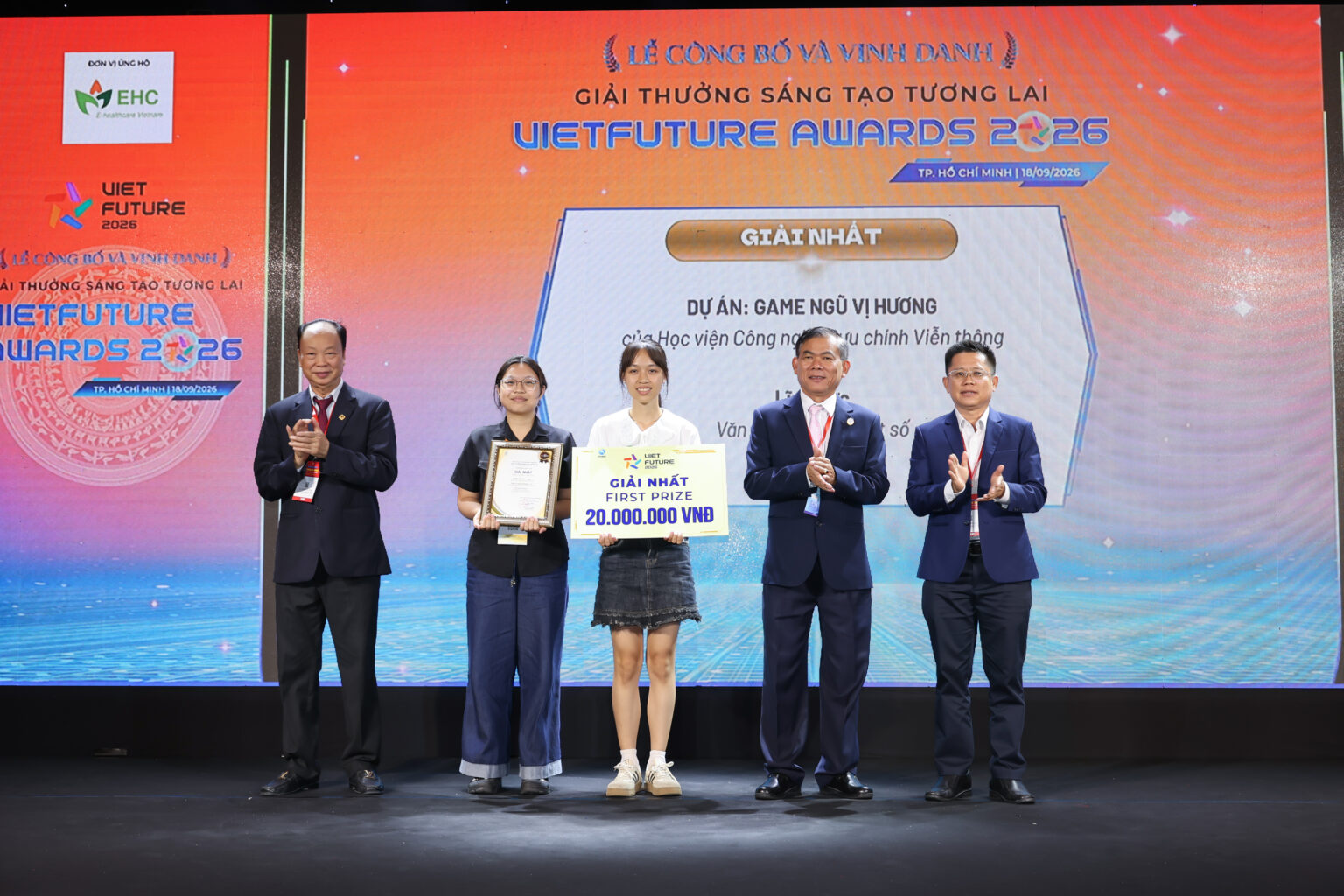 Sinh viên Học viện Công nghệ Bưu chính Viễn thông giành Giải nhất tại VietFuture Awards 2026