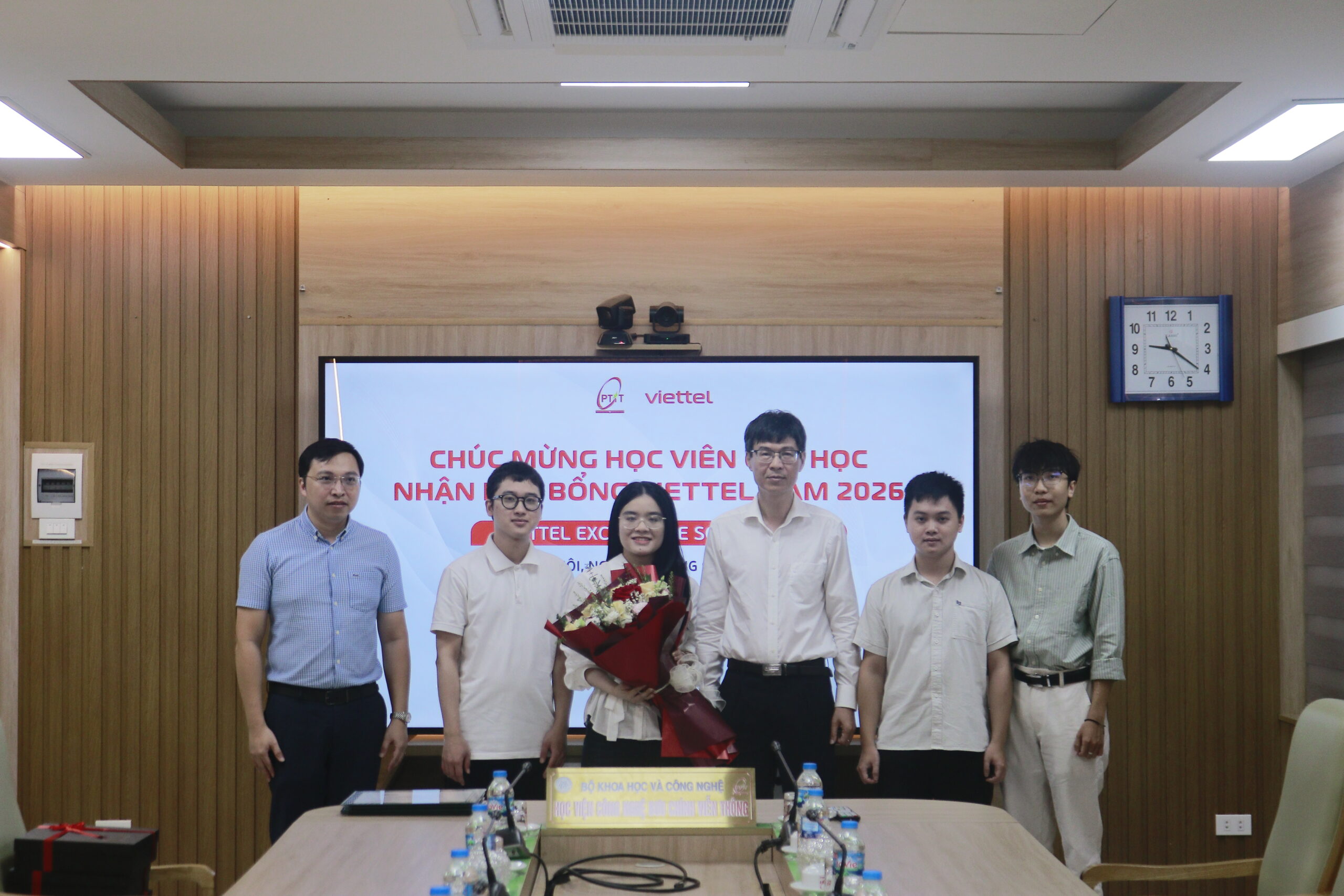 Viettel trao 5 suất học bổng “Viettel Excellence Scholarship” cho học viên cao học Học viện Công nghệ Bưu chính Viễn thông