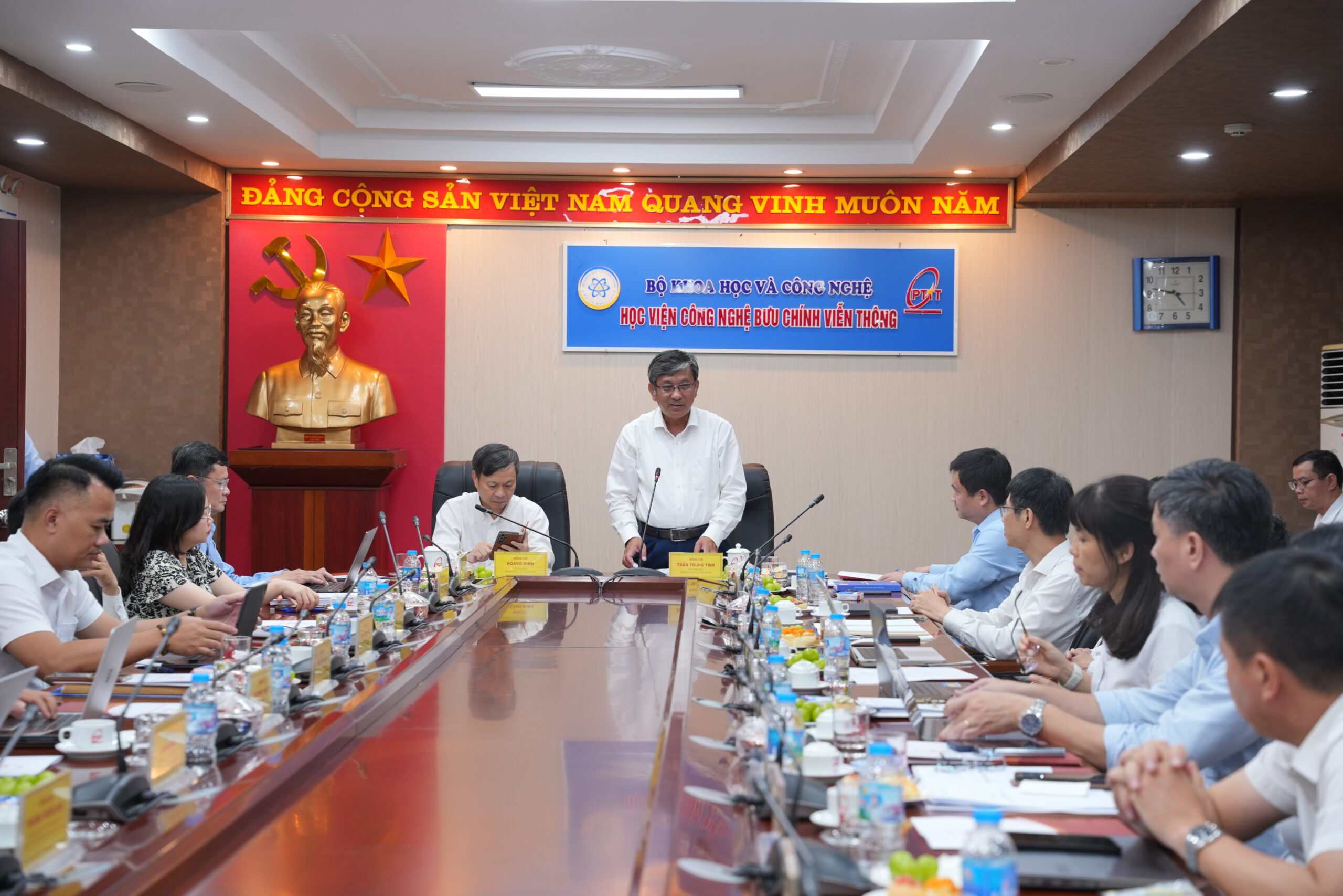 Lãnh đạo Bộ Khoa học và Công nghệ làm việc với Học viện Công nghệ Bưu chính Viễn thông