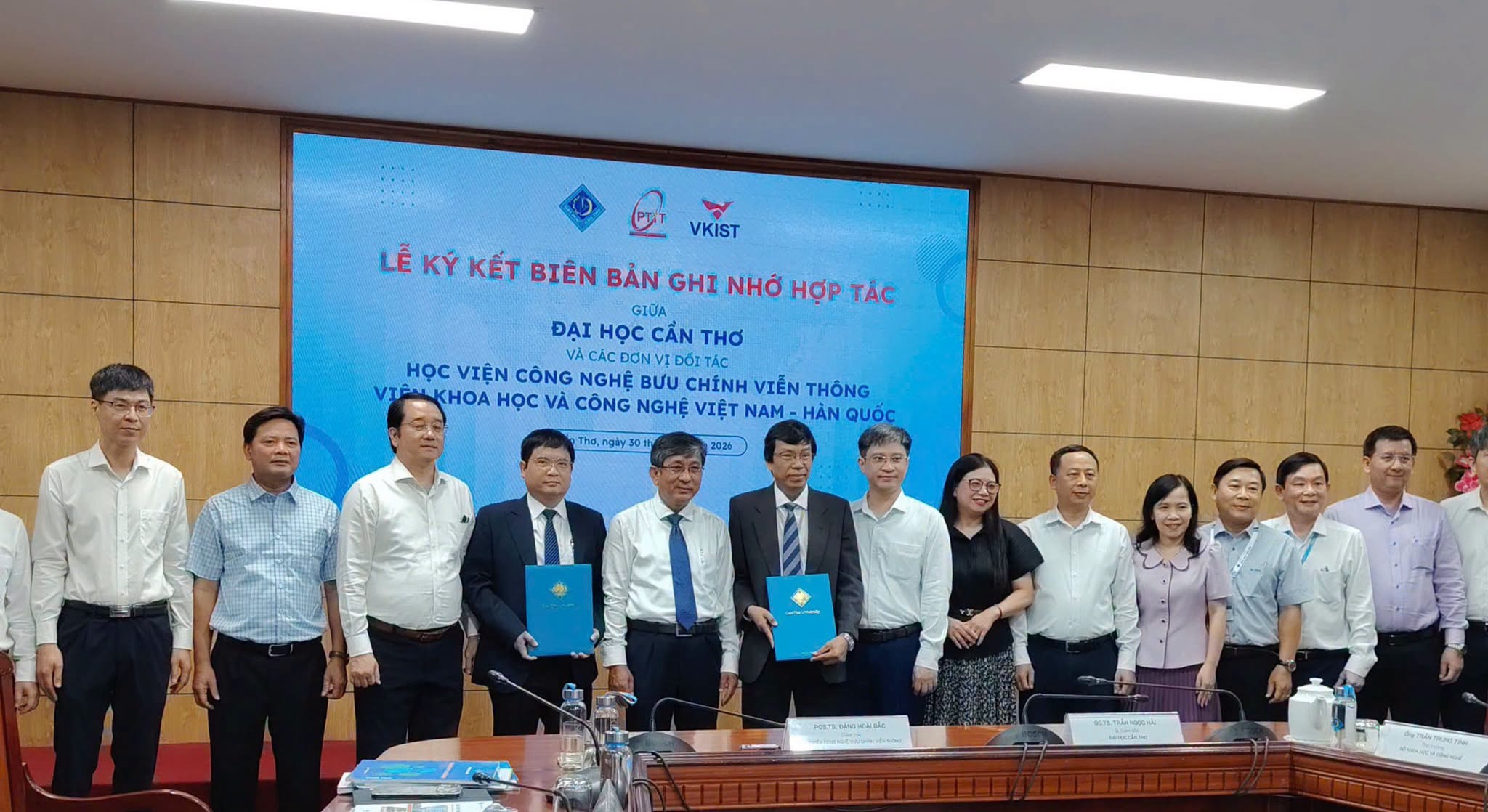Học viện Công nghệ Bưu chính Viễn thông và Đại học Cần Thơ kết nối thế mạnh, cùng giải bài toán phát triển Đồng bằng sông Cửu Long