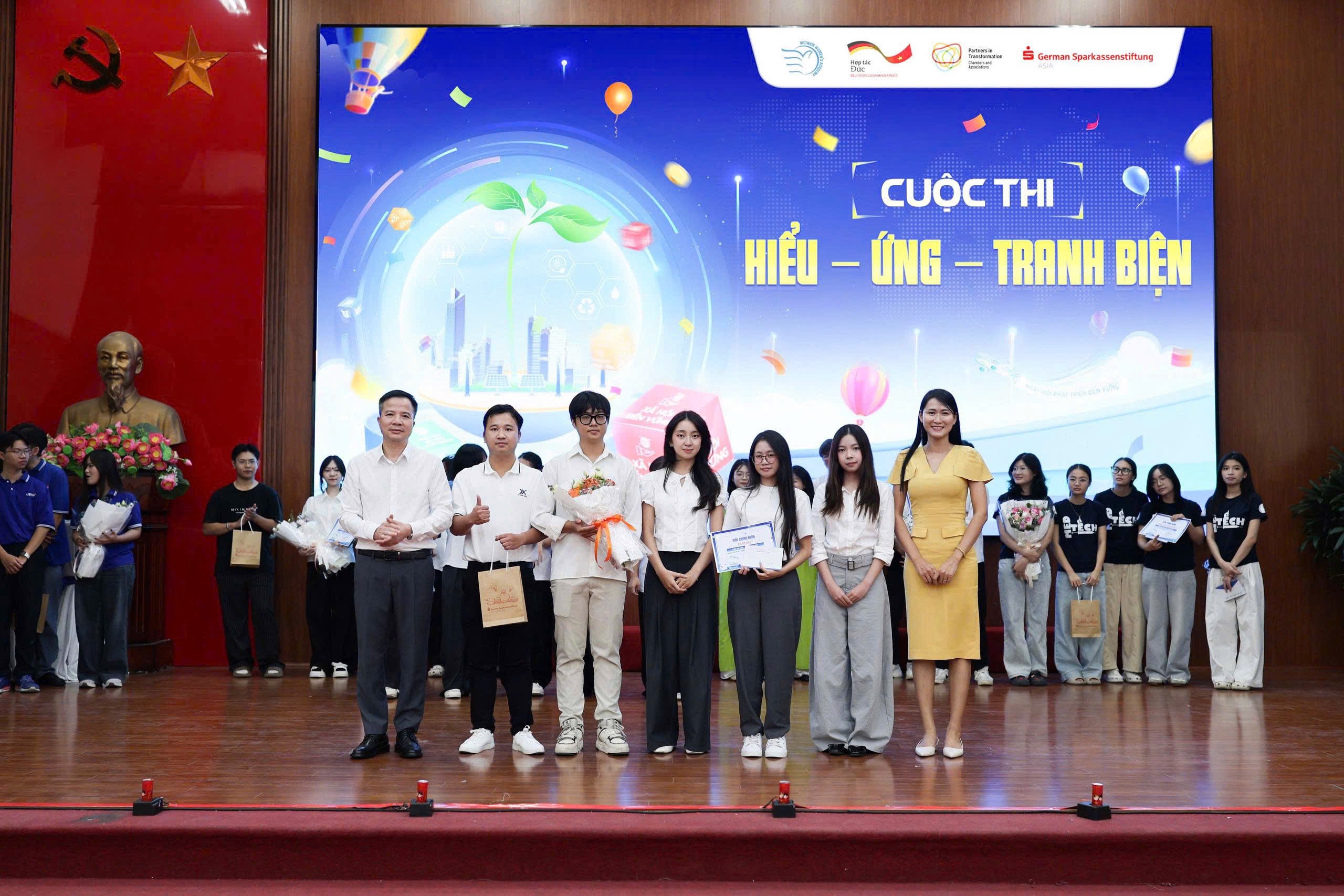 Sinh viên PTIT giành 3 giải thưởng tại Ngày hội Phát triển bền vững VWA 2026
