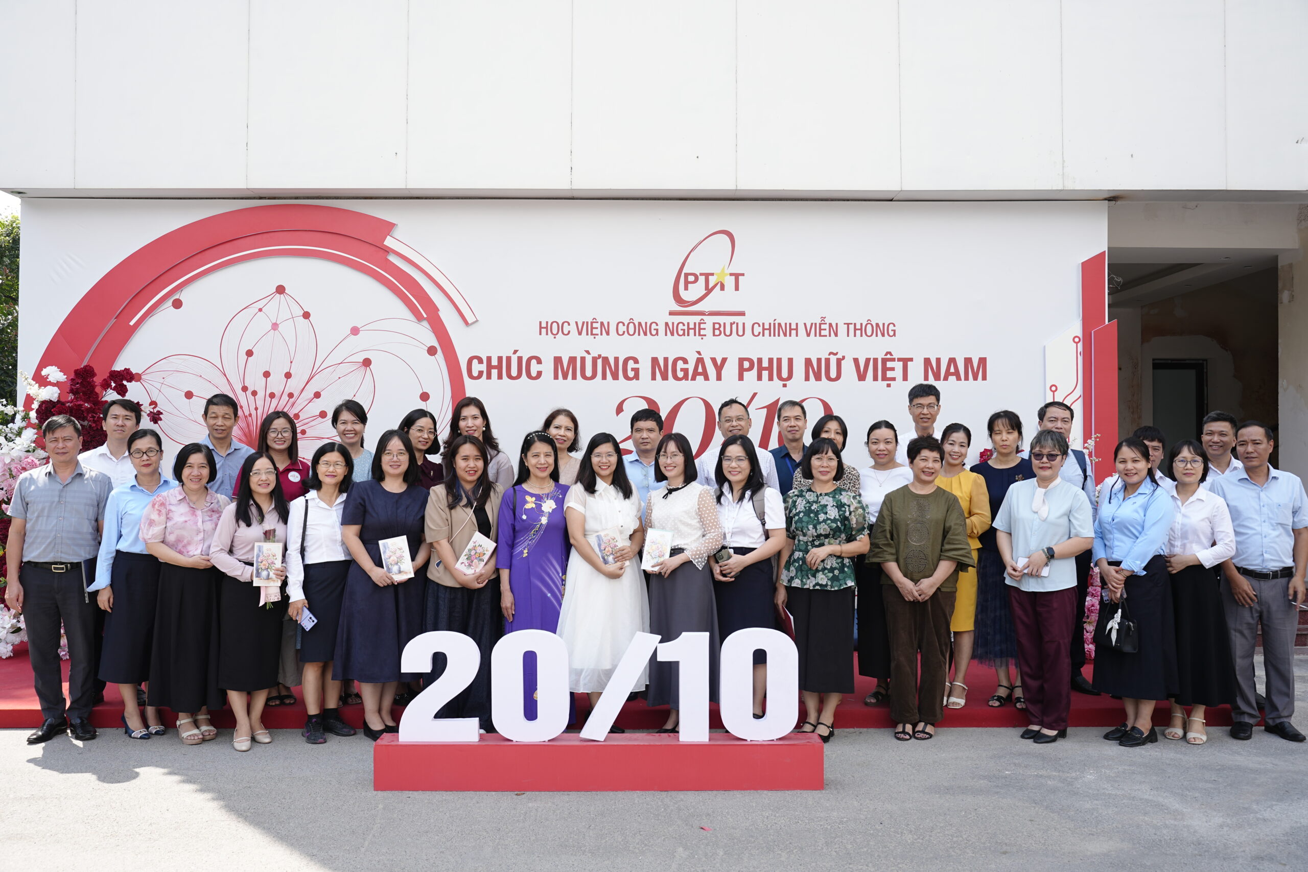 Học viện Công nghệ Bưu chính Viễn thông tổ chức nhiều hoạt động ý nghĩa dịp 20/10