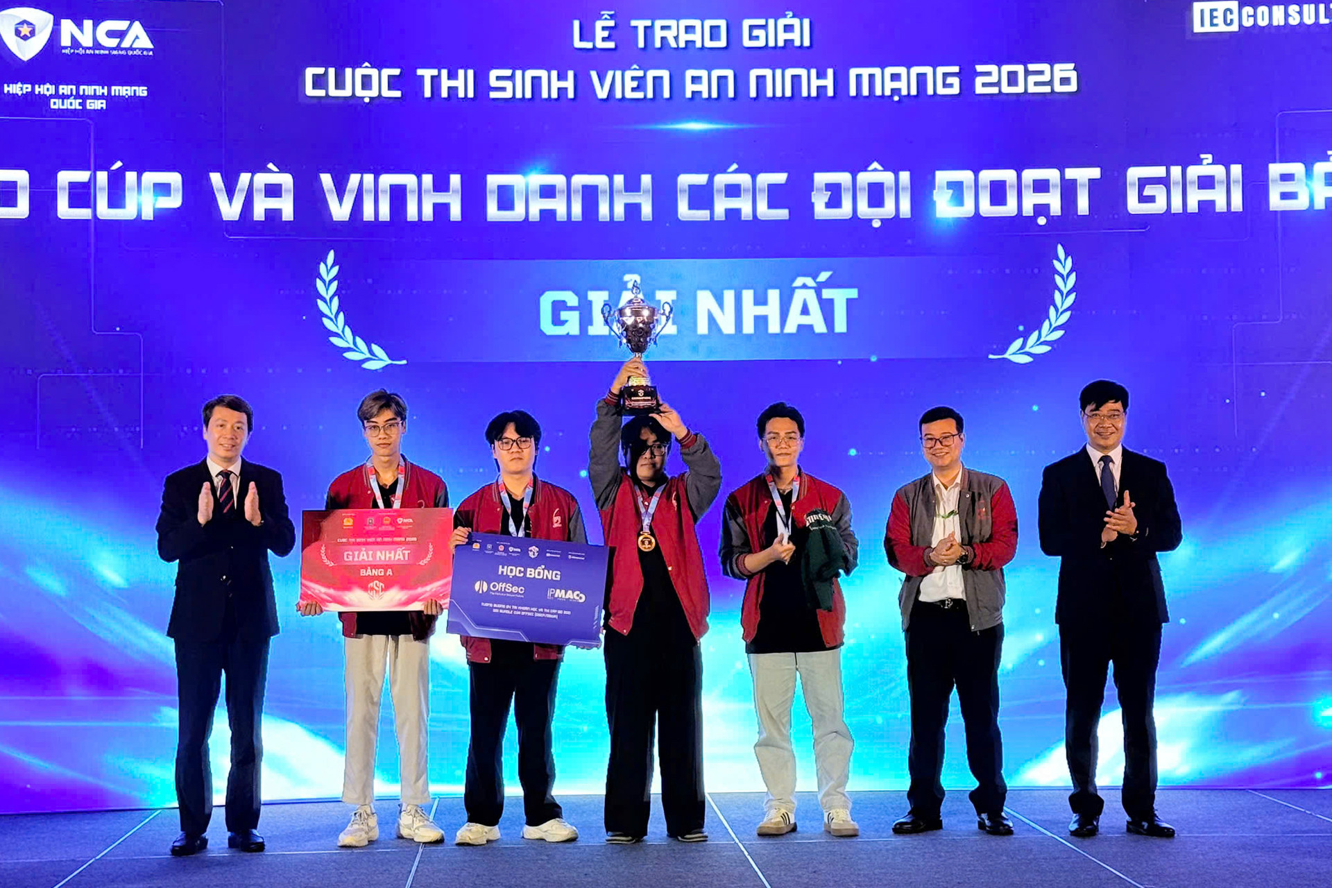 Học viện Công nghệ Bưu chính Viễn thông lần thứ 2 liên tiếp vô địch ‘Sinh viên An ninh mạng’